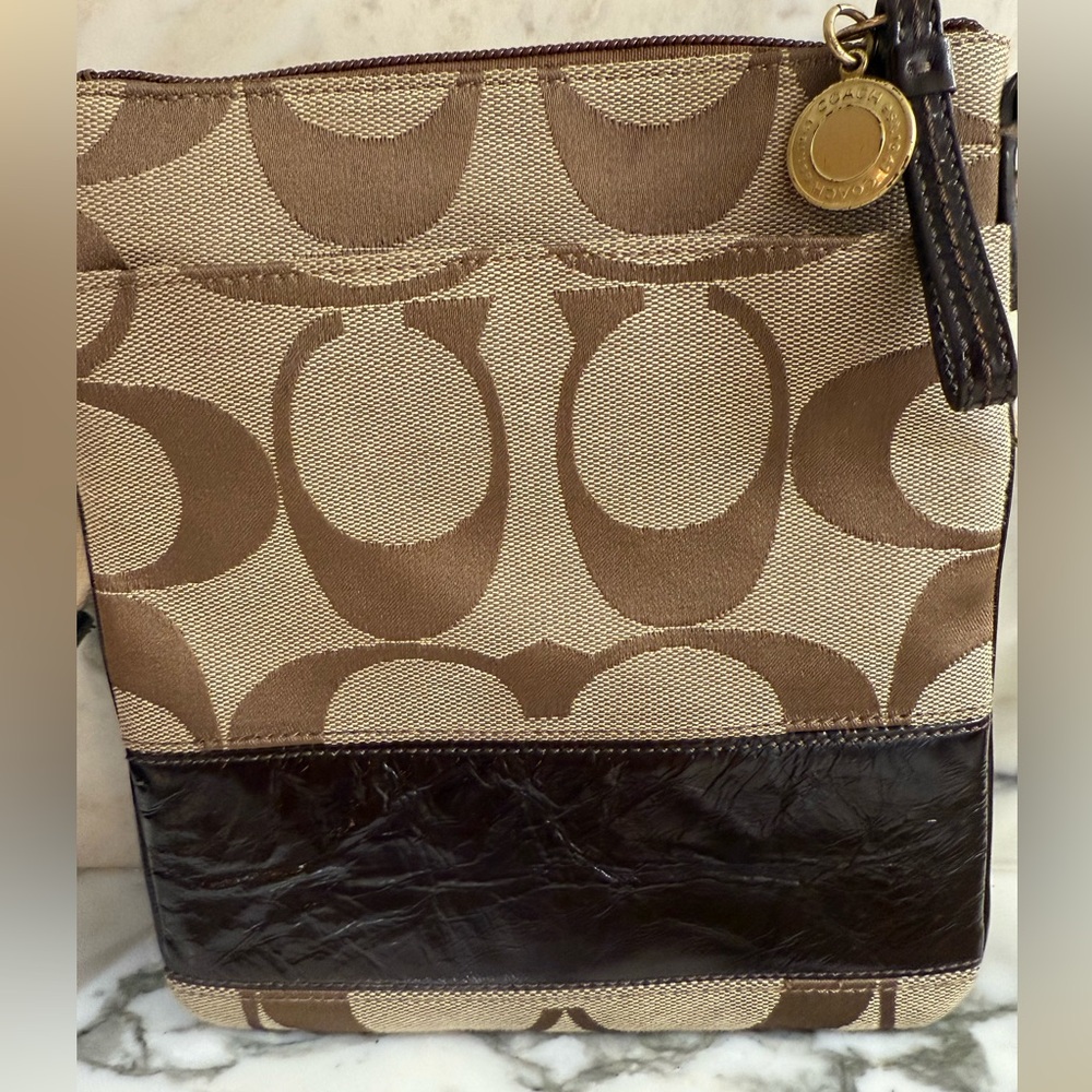 Coach Signature Large ‘C’ Logo Brown and Tan Crossbody Swingpack - Picture 2 of 9